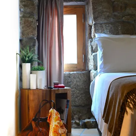 컨트리하우스 Casas De Pousadouro *