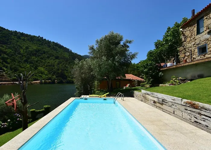 컨트리하우스 Casas De Pousadouro